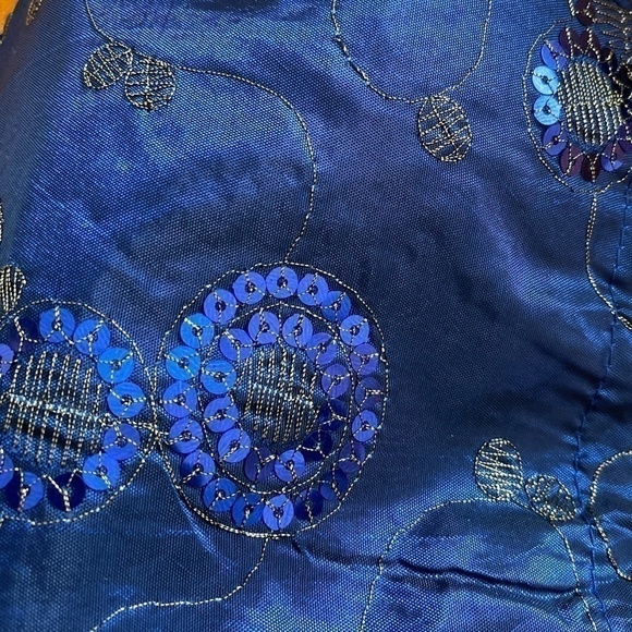 Darling Little Silky Evening Purse w Drawstring - Picture 5 of 9